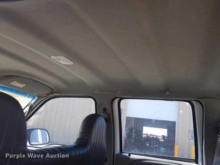 image for item LT9616 2000  Ford F350 Super Duty  Crew Cab flatbed pickup truck