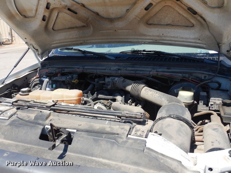 image for item LT9616 2000  Ford F350 Super Duty  Crew Cab flatbed pickup truck