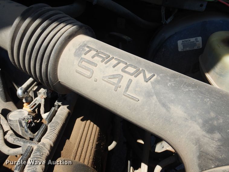 image for item LT9616 2000  Ford F350 Super Duty  Crew Cab flatbed pickup truck