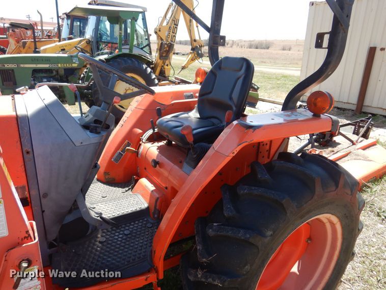 image for item LT9618 Kubota L3300  MFWD tractor