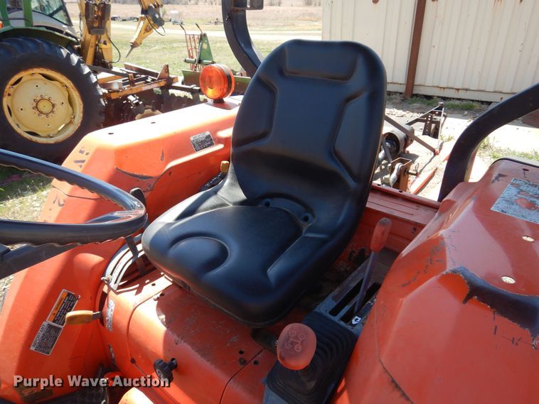 image for item LT9618 Kubota L3300  MFWD tractor