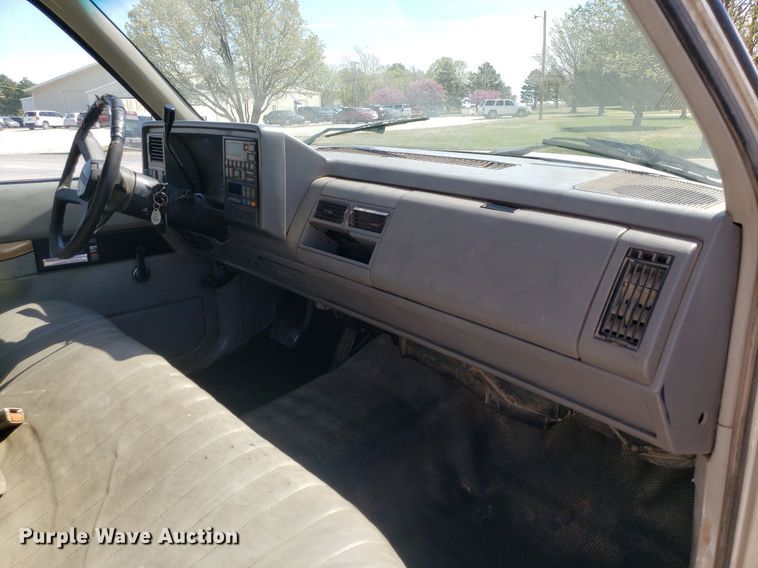 image for item LT9713 1992 Chevrolet C1500  pickup truck