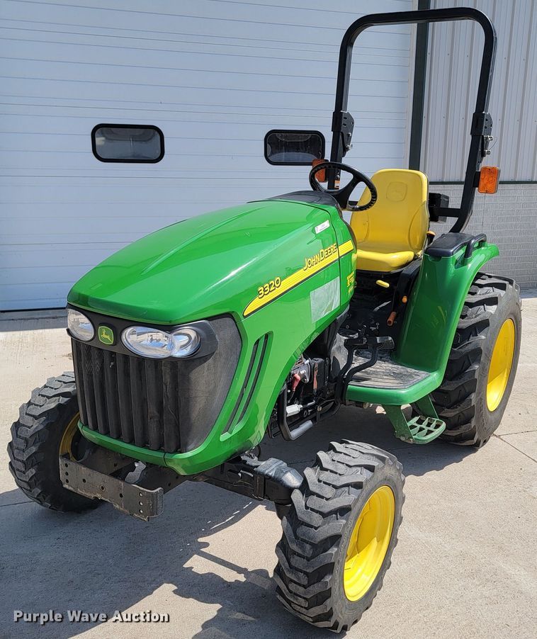 image for item LV9506 2006 John Deere 3320  MFWD tractor