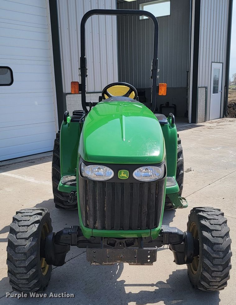 image for item LV9506 2006 John Deere 3320  MFWD tractor