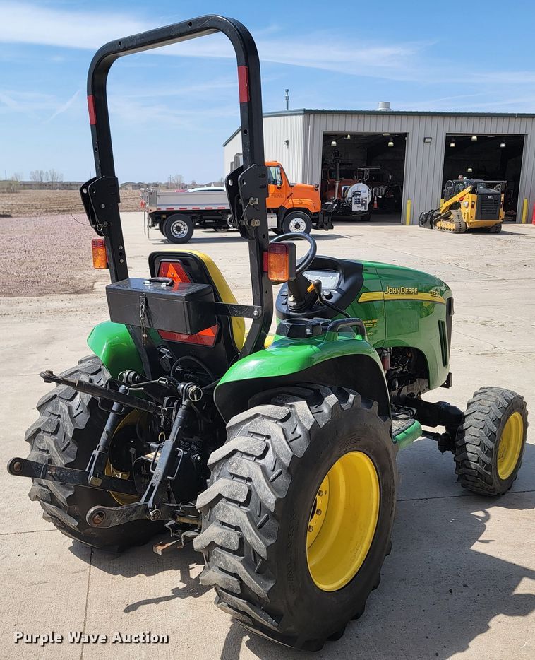 image for item LV9506 2006 John Deere 3320  MFWD tractor