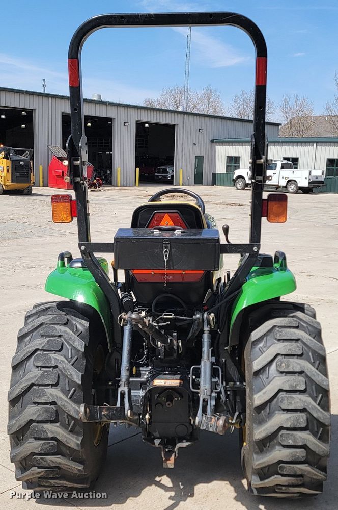 image for item LV9506 2006 John Deere 3320  MFWD tractor