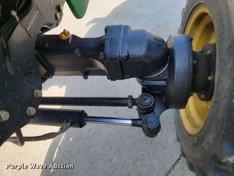 image for item LV9506 2006 John Deere 3320  MFWD tractor