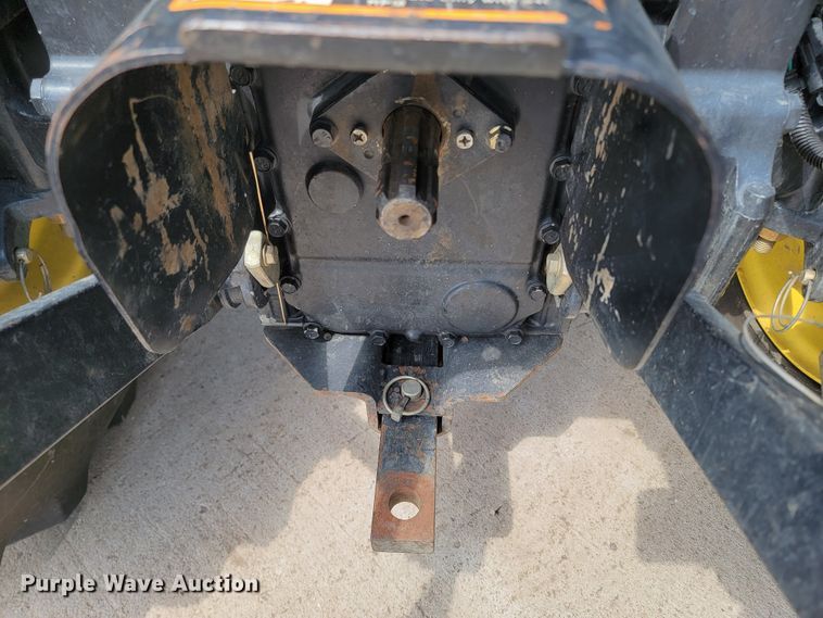 image for item LV9506 2006 John Deere 3320  MFWD tractor