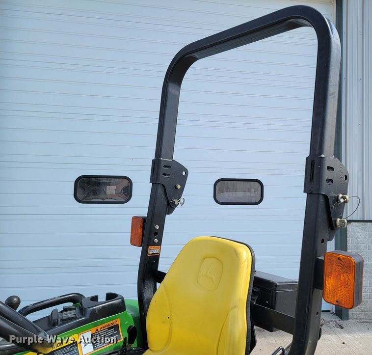 image for item LV9506 2006 John Deere 3320  MFWD tractor