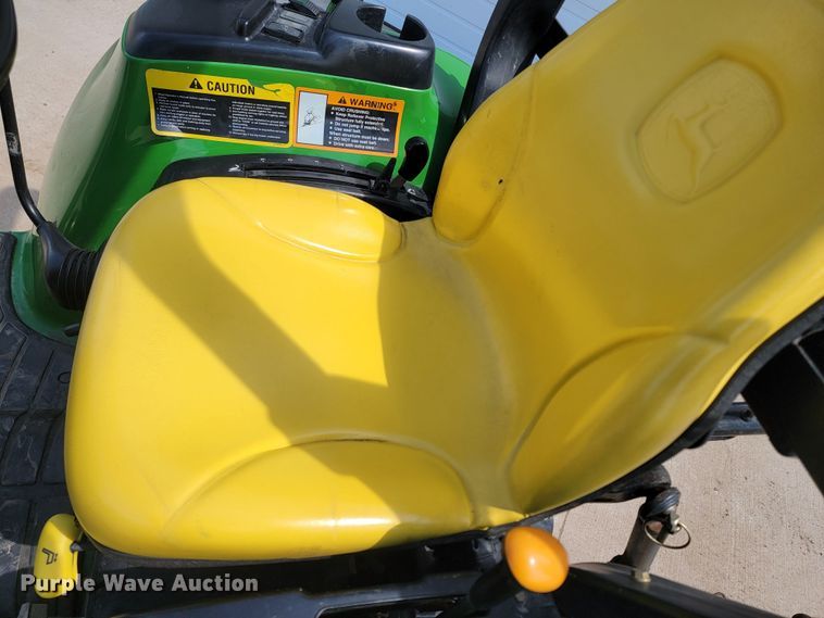 image for item LV9506 2006 John Deere 3320  MFWD tractor