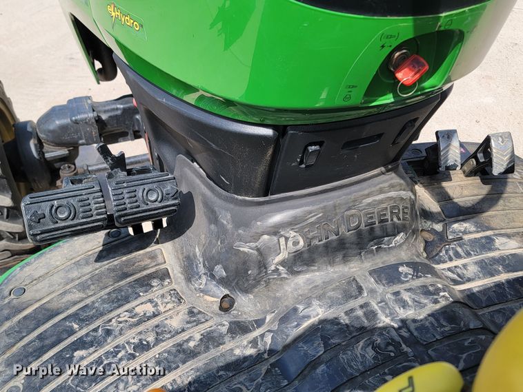 image for item LV9506 2006 John Deere 3320  MFWD tractor