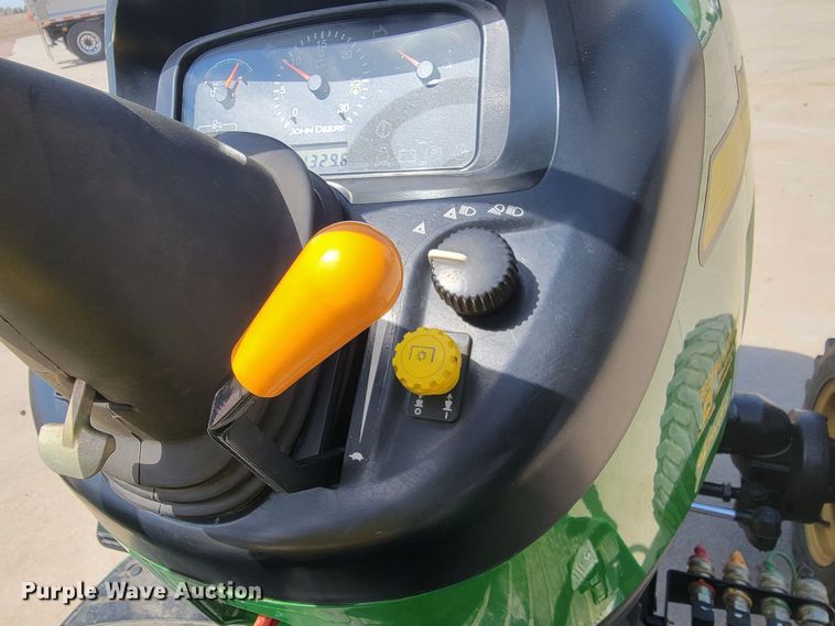 image for item LV9506 2006 John Deere 3320  MFWD tractor