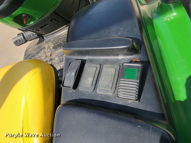 image for item LV9506 2006 John Deere 3320  MFWD tractor