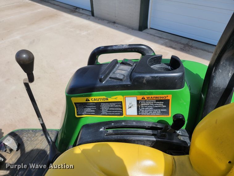 image for item LV9506 2006 John Deere 3320  MFWD tractor