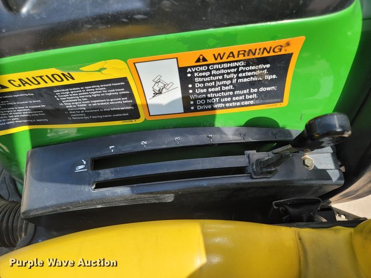 image for item LV9506 2006 John Deere 3320  MFWD tractor