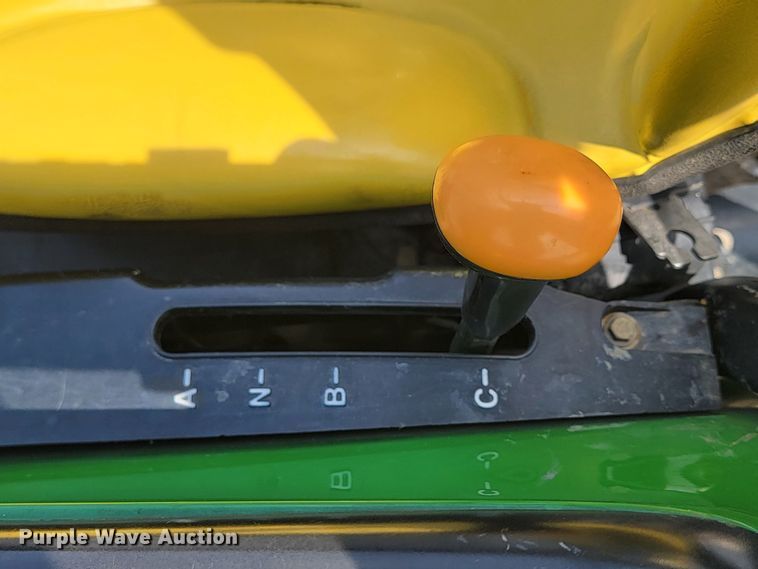 image for item LV9506 2006 John Deere 3320  MFWD tractor