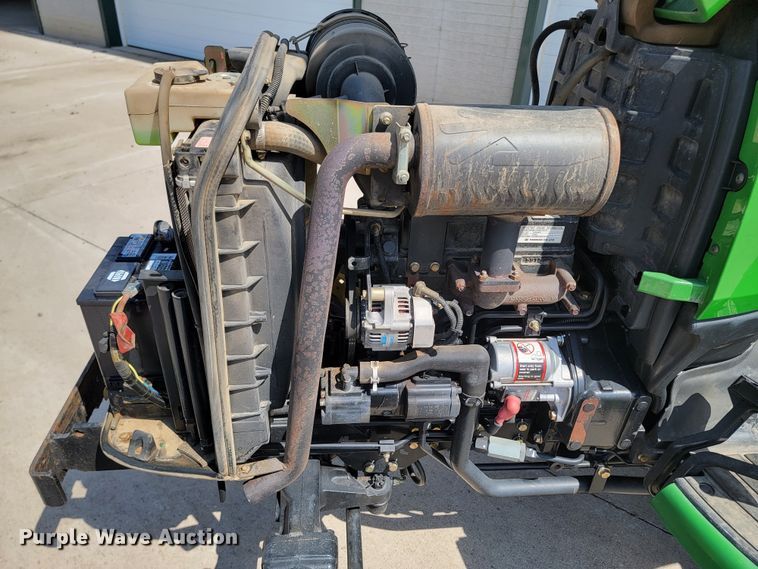 image for item LV9506 2006 John Deere 3320  MFWD tractor