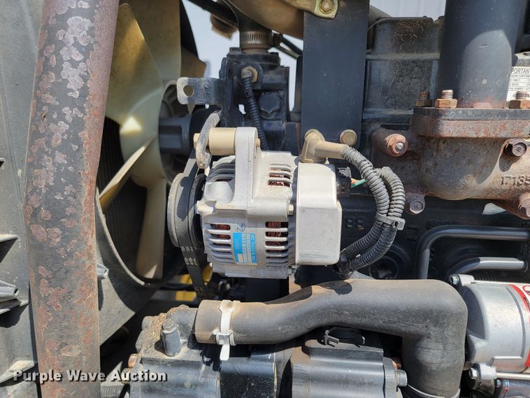 image for item LV9506 2006 John Deere 3320  MFWD tractor