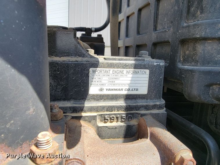 image for item LV9506 2006 John Deere 3320  MFWD tractor