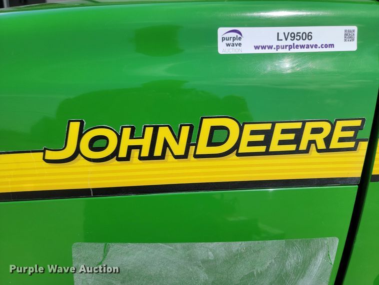 image for item LV9506 2006 John Deere 3320  MFWD tractor