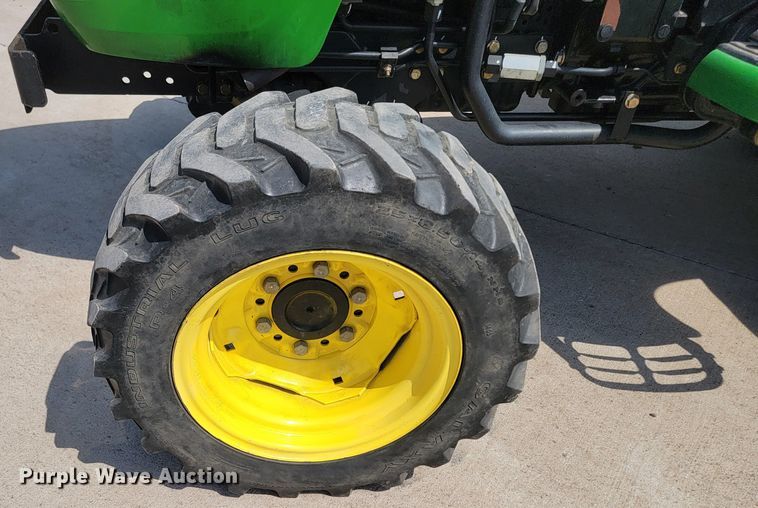 image for item LV9506 2006 John Deere 3320  MFWD tractor