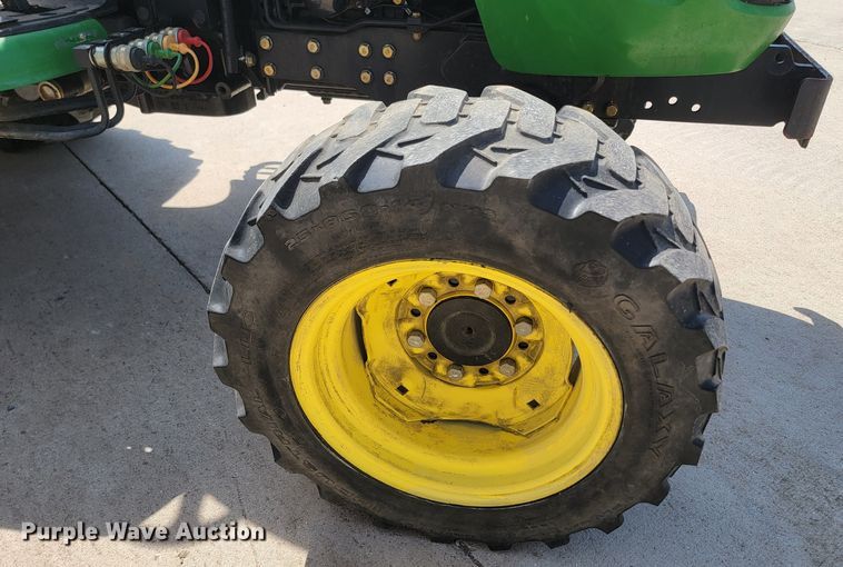 image for item LV9506 2006 John Deere 3320  MFWD tractor