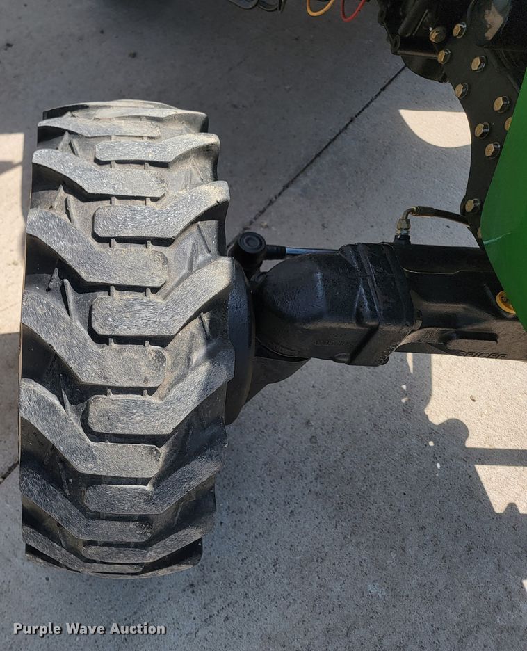 image for item LV9506 2006 John Deere 3320  MFWD tractor