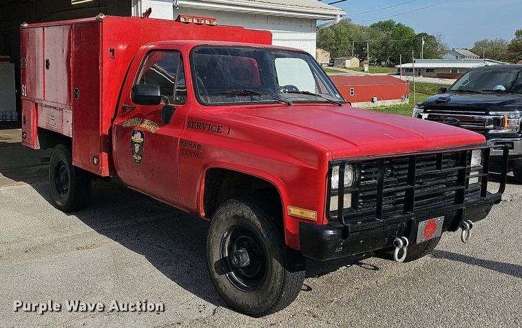 image for item MB9987 1986 Chevrolet D30  rescue pickup