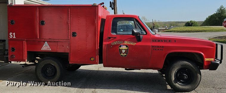 image for item MB9987 1986 Chevrolet D30  rescue pickup