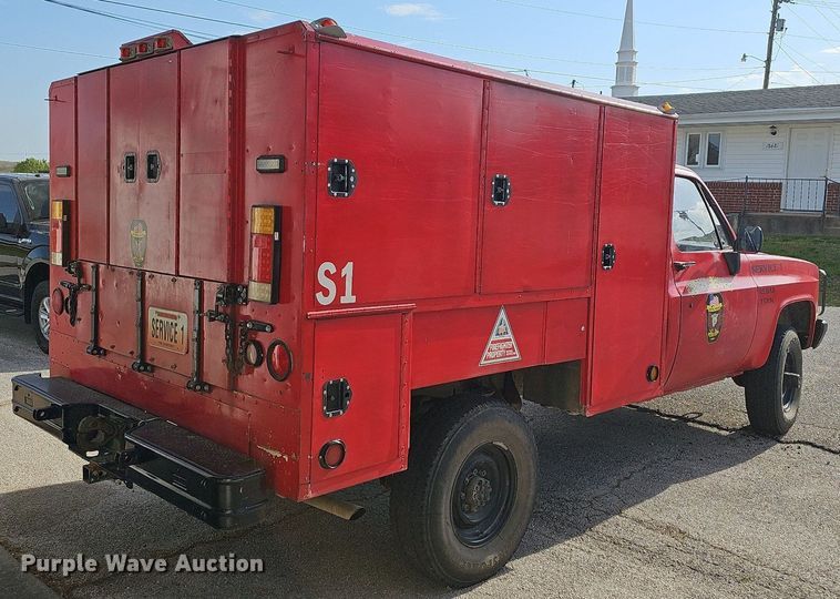 image for item MB9987 1986 Chevrolet D30  rescue pickup