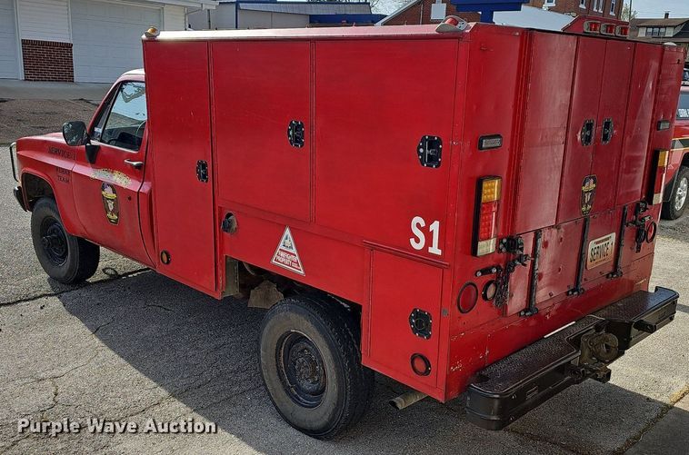 image for item MB9987 1986 Chevrolet D30  rescue pickup