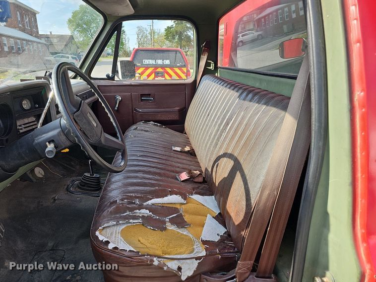 image for item MB9987 1986 Chevrolet D30  rescue pickup
