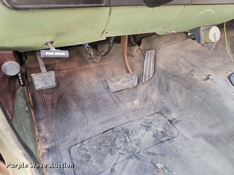 image for item MB9987 1986 Chevrolet D30  rescue pickup