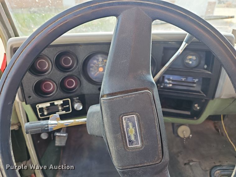 image for item MB9987 1986 Chevrolet D30  rescue pickup