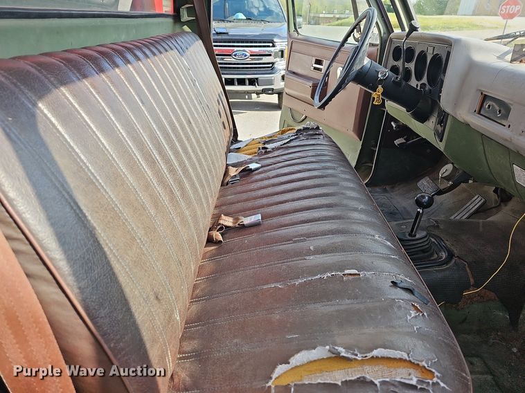 image for item MB9987 1986 Chevrolet D30  rescue pickup