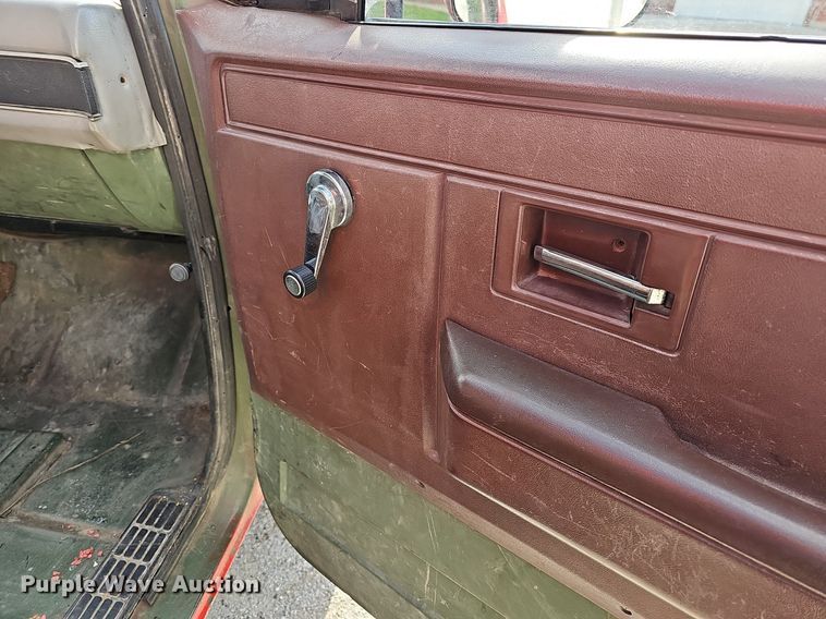 image for item MB9987 1986 Chevrolet D30  rescue pickup