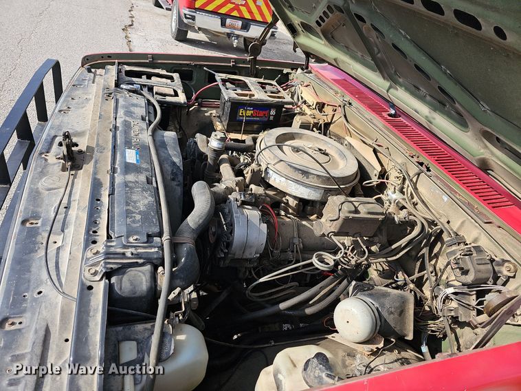 image for item MB9987 1986 Chevrolet D30  rescue pickup