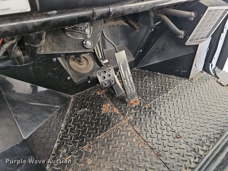 image for item MB9988 2010 Kawasaki Mule 4010  utility vehicle