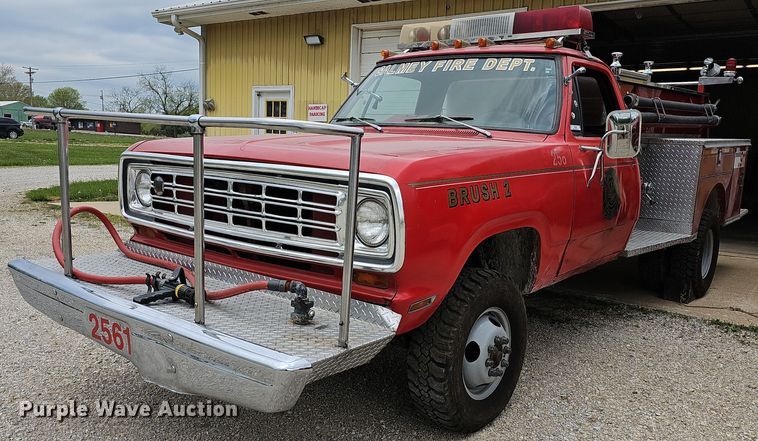 image for item MB9989 1975 Dodge  pumper fire truck