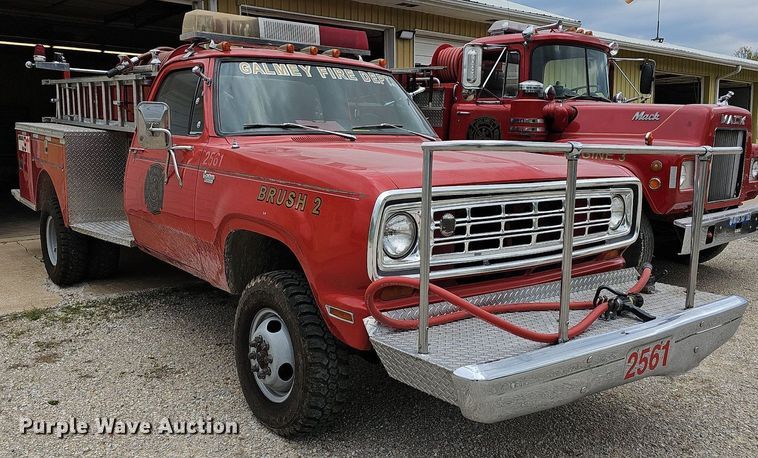 image for item MB9989 1975 Dodge  pumper fire truck