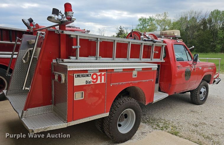 image for item MB9989 1975 Dodge  pumper fire truck