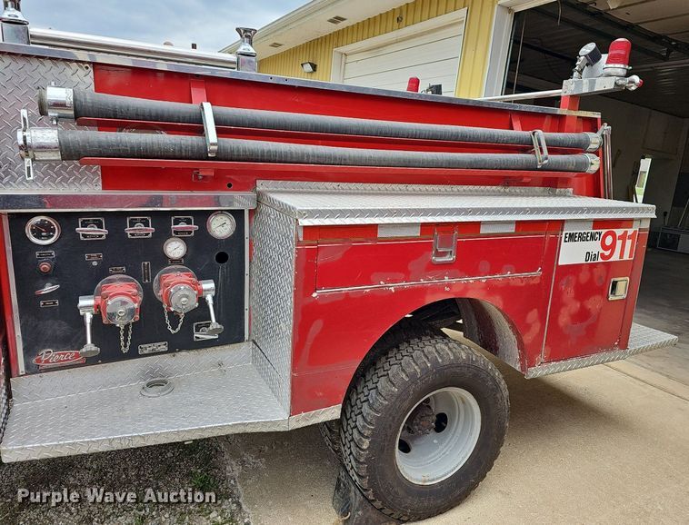 image for item MB9989 1975 Dodge  pumper fire truck