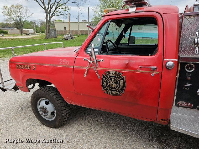 image for item MB9989 1975 Dodge  pumper fire truck
