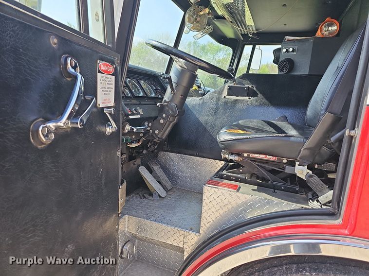 image for item MB9990 1989 Pierce  pumper fire truck