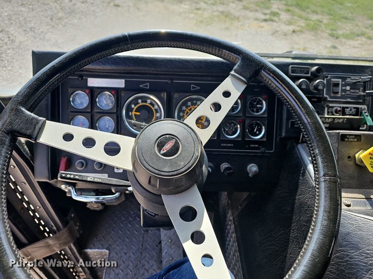 image for item MB9990 1989 Pierce  pumper fire truck