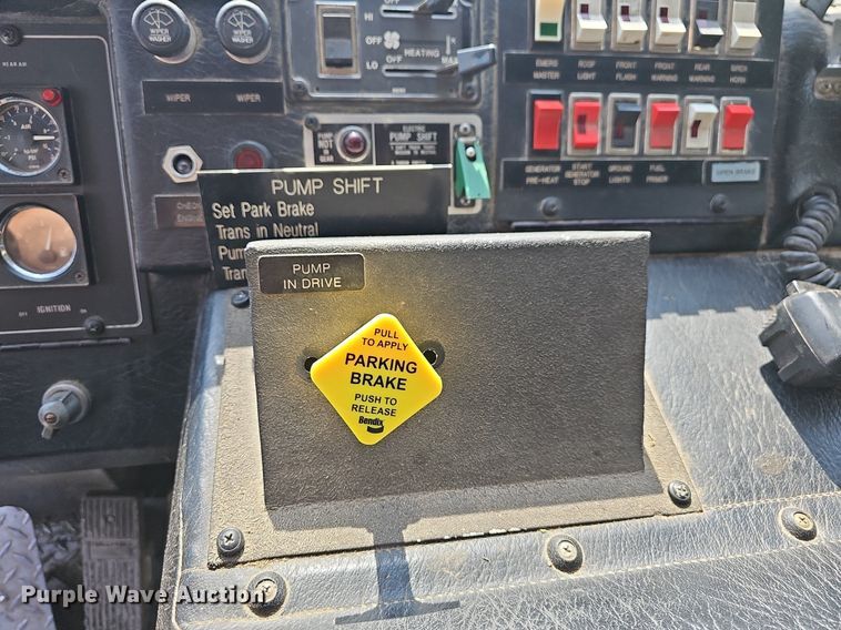 image for item MB9990 1989 Pierce  pumper fire truck