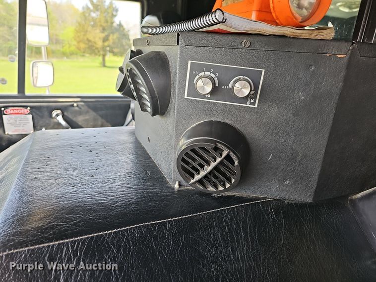 image for item MB9990 1989 Pierce  pumper fire truck