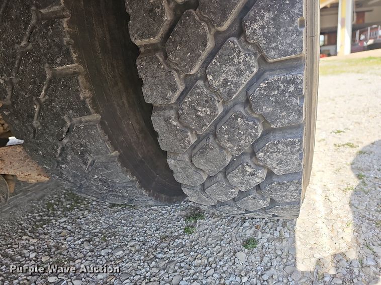 image for item MB9990 1989 Pierce  pumper fire truck