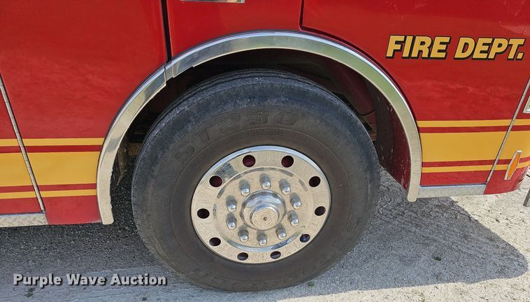 image for item MB9990 1989 Pierce  pumper fire truck