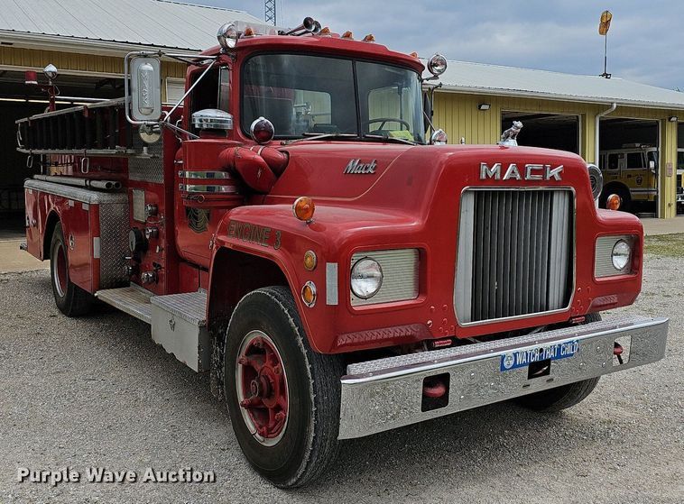 image for item MB9992 1973 Mack  pumper fire truck